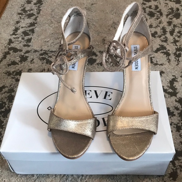Steve Madden Shoes - Steve Madden sparkly gold heels